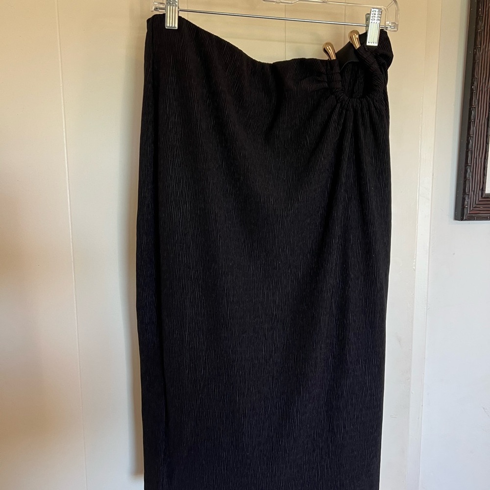 H&M Black Horseshoe Pencil Skirt